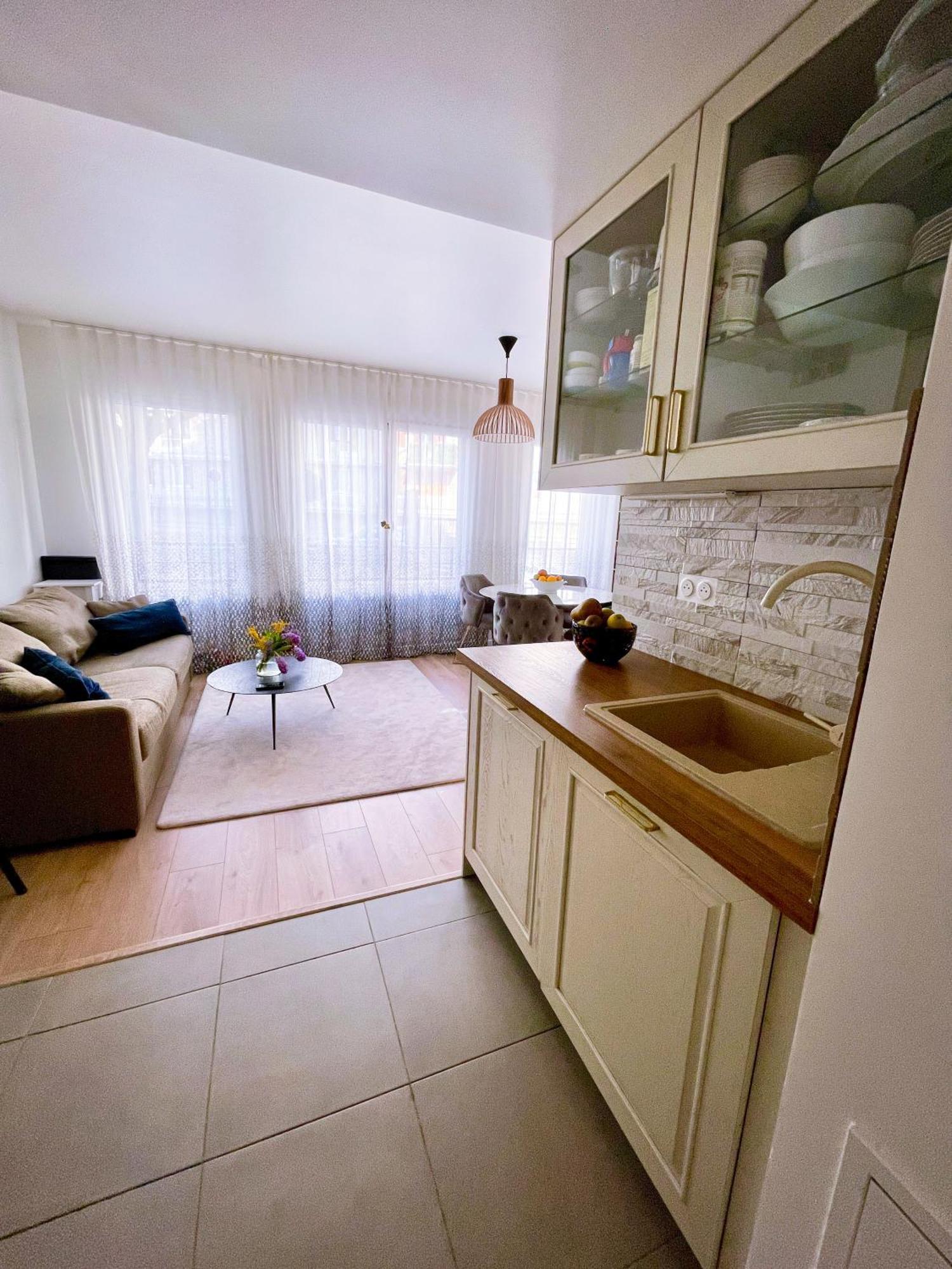 Grand Appartement 克利希 外观 照片